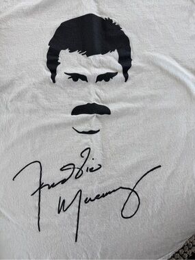 Freddy Mercury- White Graphic Tee with Black Minimal Face Print and Signature